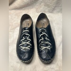 Spring Step Womens 37 or US 6.5-7 Carhop Black Leather No Tie Lace Slip On